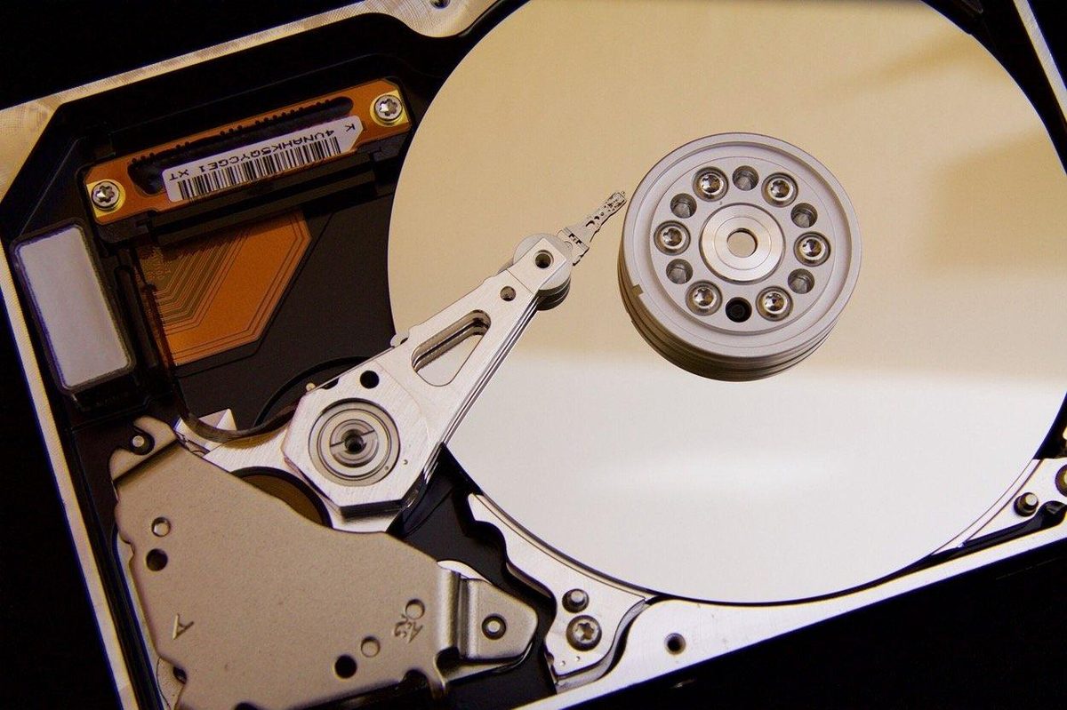 Firmware corrompu sur disque dur simulant une panne électronique en bloquant l'initialisation