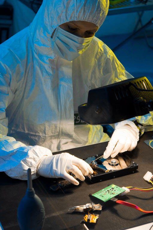 Schéma illustrant la règle de ne jamais travailler directement sur un disque original en panne
