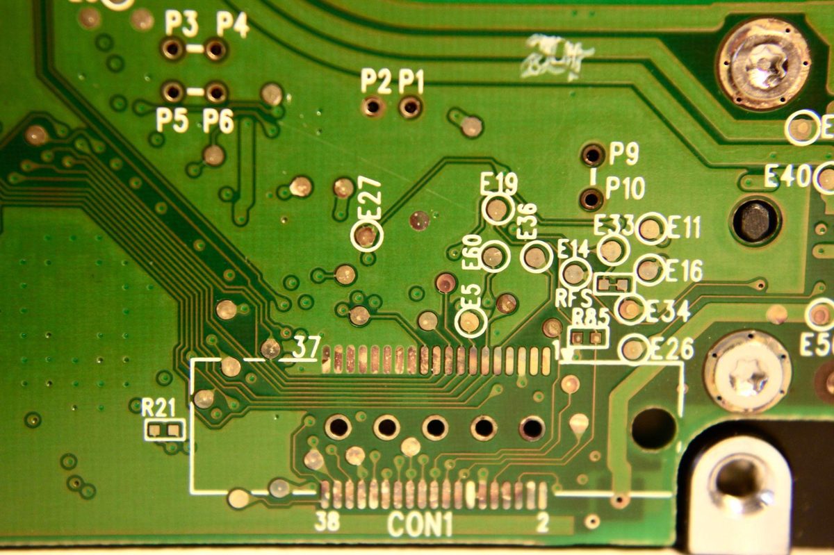 Carte électronique PCB grillée d'un disque dur, cause fréquente de non-reconnaissance