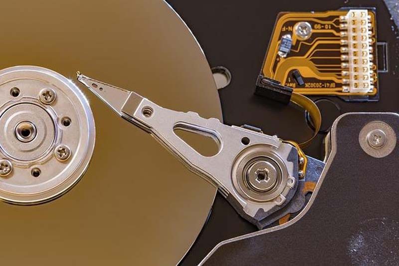 Moteur de disque dur bloqué empêchant la mise en rotation des plateaux