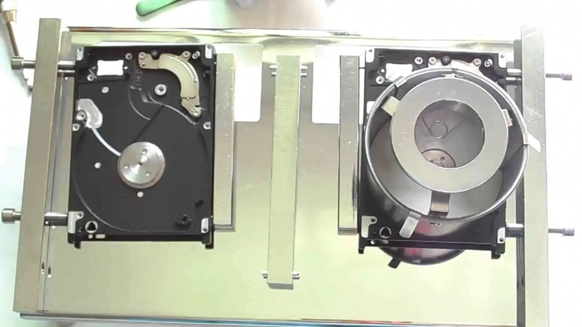 Clonage immédiat du disque dur après remplacement des têtes en salle blanche ISO 5