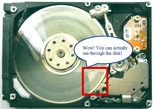 Salle blanche avec flux d'air laminaire et filtres HEPA pour l'ouverture de disques durs